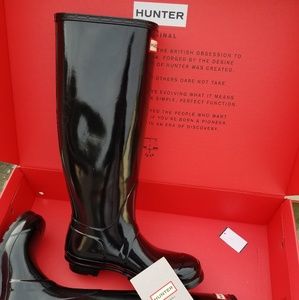 Brand new in Box Hunter boots black gloss size 8